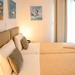 3 Goddesses' Apartment