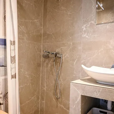 3 Goddesses' * Koukounaries