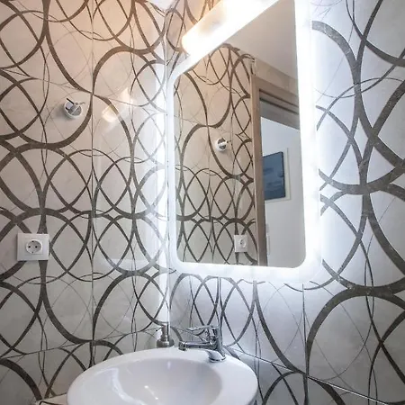 شقة 3 Goddesses' *