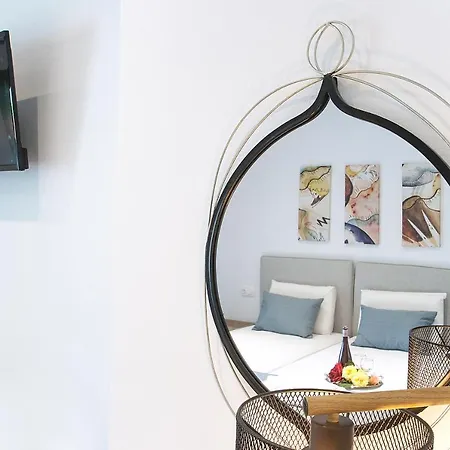 3 Goddesses' شقة *