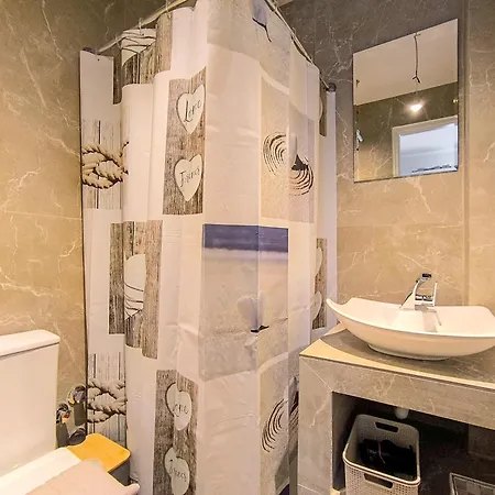 3 Goddesses' * كوكونارييس