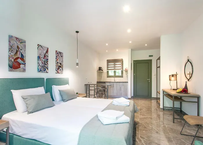 3 Goddesses' Apartment Koukounaries