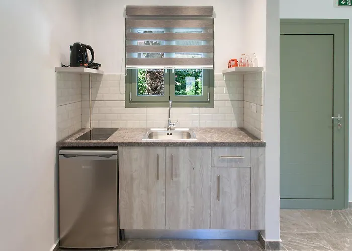 3 Goddesses' Koukounaries