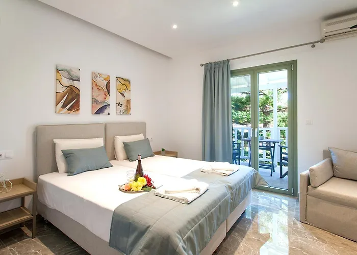 3 Goddesses' Koukounaries