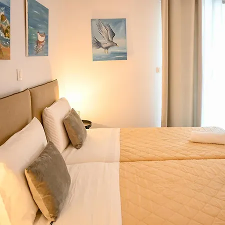 3 Goddesses' Apartment